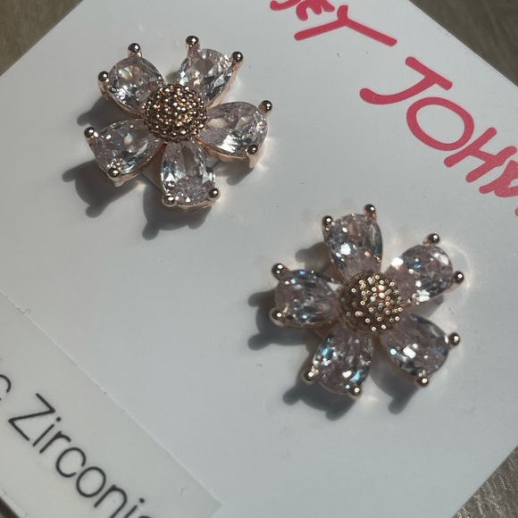 Betsey Johnson Flower Earrings Cubic Zirconia - Picture 2 of 4